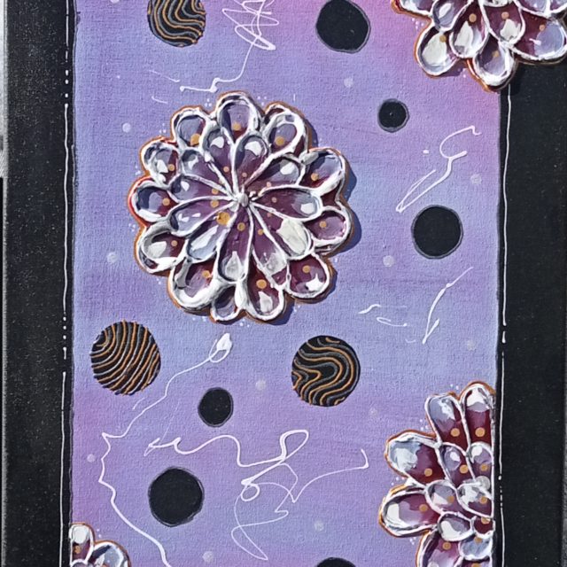 Pluie de fleurs violettes