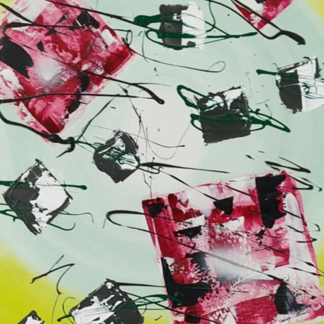 Carrés roses et noirs